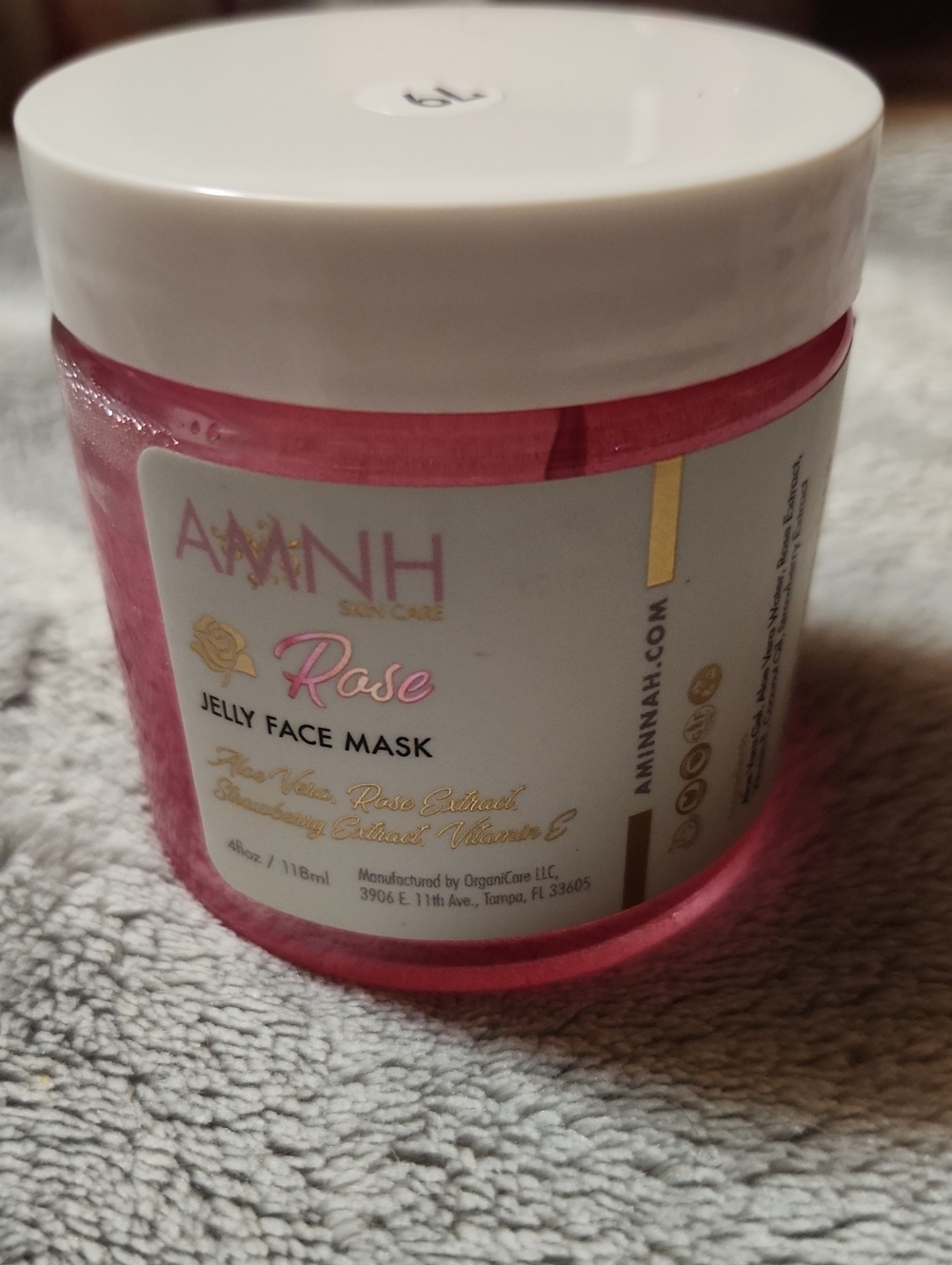 AMINNAH Rose Jelly Face Mask - Pink and White Jar
